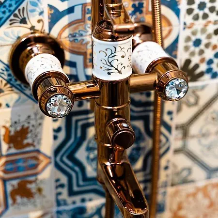 Onar Luxuries